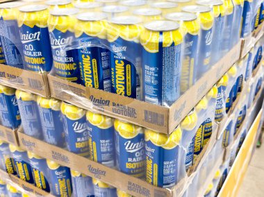 Markette yığılmış limon izotonik radarı var..