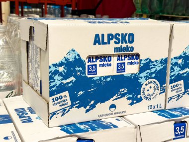 Markette Alpsko mleko ambalaj görüntüsü.