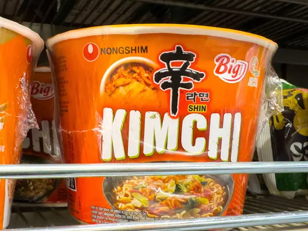 Hazır erişte kasesi nongshim shin shin kimchi aroması..