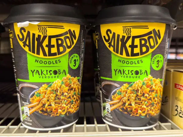 Saikebon yakisoba, erişteli erişte paketleri..