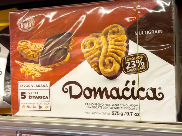 Hırvat çoklu tahıllı çikolata kaplı çay bisküvileri paketleme.