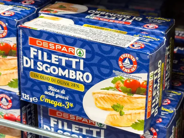 Zeytinyağı ambalajında konserve uskumru besin bilgileriyle.