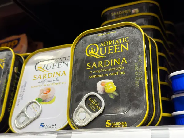 Marketteki zeytinyağında sardalyalar: Adriyatik kraliçesi markası.