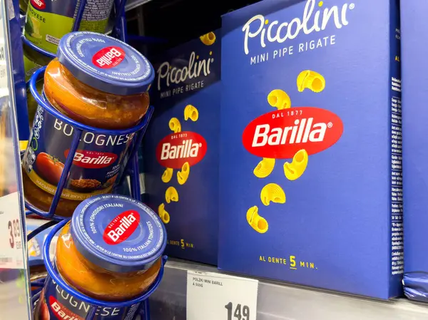 Barilla mini boru rigate ve manavda bolonez sosu sergisi.