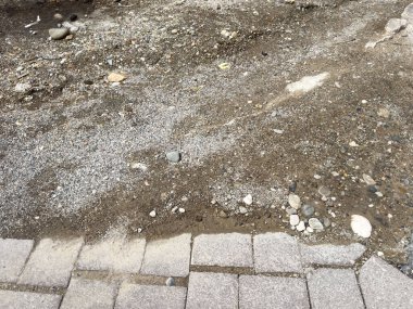 Çakıl taşı ve çakıl taşı yüzeyi ve toprak..