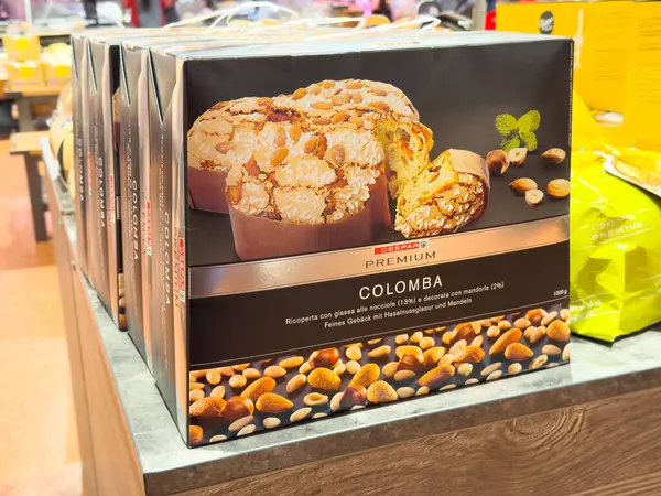 Kolombiya birinci sınıf İtalyan paskalya pastası, jöleli badem ve fındık ambalajlı..