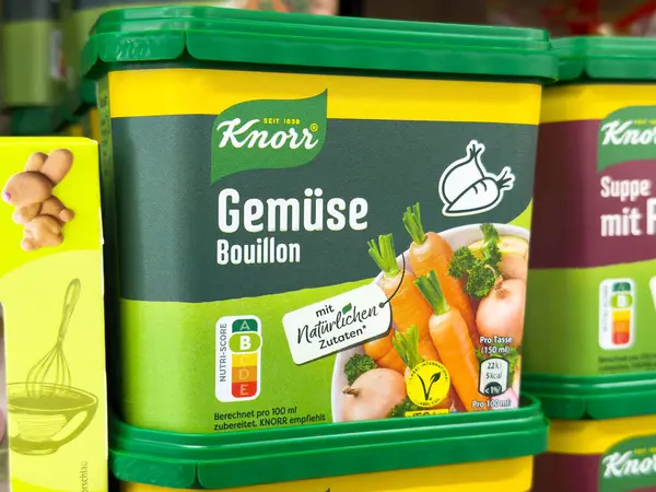 Knorr 'dan taze besin ve malzeme içeren sebze bulyonu..