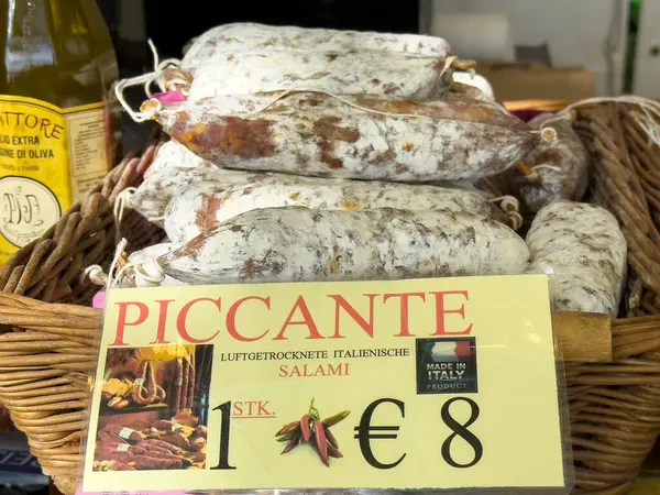 Piccante italyan lugetrocknete salamı sepeti içinde fiyata.