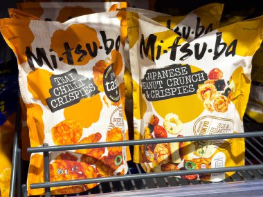 Mitsuba atıştırmalık çantalarında Tayland biberleri ve Japon fıstıkları sergileniyor..