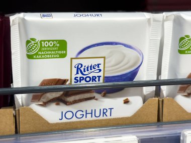 Markette sürdürülebilir kakao sertifikalı Ritter spor Joghurt çikolatası.
