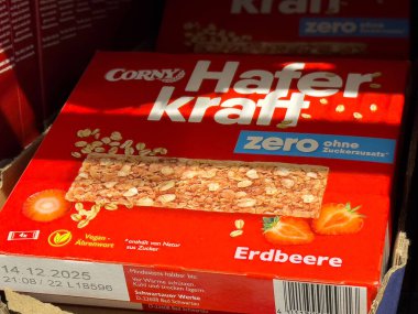 Klişe haferkraft çilekli yulaf ezmesi paketleme ve Almanca 'da şeker eklenmemiş..