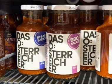 Avusturya bbq ve biftek sosları rafta..