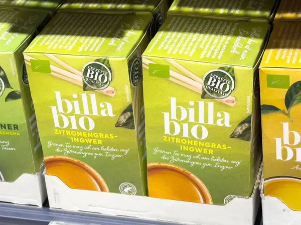 Billa bio limon çimi zencefilli çay kutuları ve sergilenen organik sertifikalar.