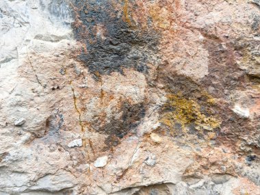 Doğal desenleri ve mineral yatakları olan renkli kaya dokusu.