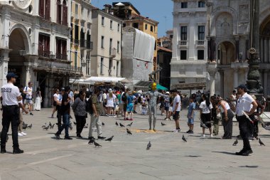 Venedik, İtalya - 24 Haziran 2025: Protestocular, Joseph Bezos 'un düğününe karşı muhalefet göstererek Venedik' te toplandılar.