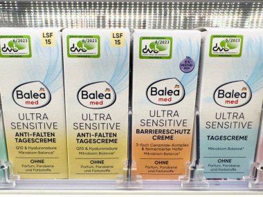 Villach, Avusturya - 28 Temmuz 2025: Balea med Ultra hassas cilt hattı hassas cilt için tasarlanmış çeşitli kremlere sahiptir.