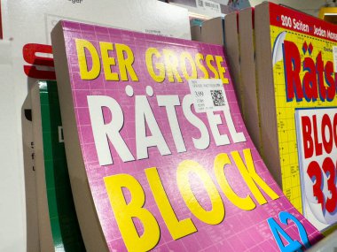 Klagenfurt, Avusturya - 20 Ağustos 2025: Renkli yapboz kitabı 