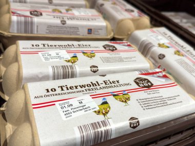 Villach, Avusturya - 21 Ağustos 2025: Bir markette 