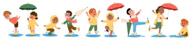 Yağmurluk ve şemsiyeli çocuklar çizgi film tarzında neşeyle su birikintilerine sıçrıyor. Çocuklar şemsiye altında mutlu bir şekilde dans eder ve neşeli bir resimde yağmur yağar. Çizgi film vektör illüstrasyonu.