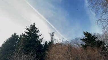 Bulgaristan 'ın Nessebar kentinde döner radar kulesi. Yüksek kalite 4k görüntü
