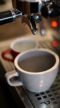 kahve makinesi dökerek espresso