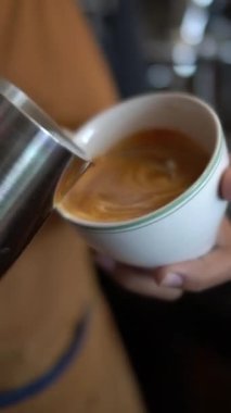 barista Latte sanat yapma