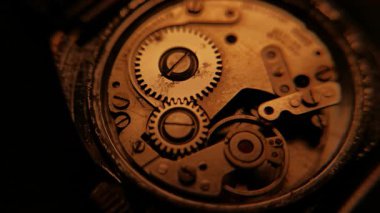 Eski bir saat dişlisini kapat