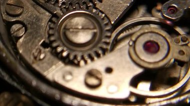 Bir saat dişlisini kapat.