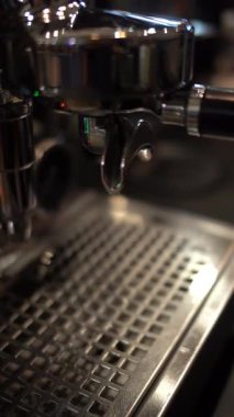 kahve makinesi dökerek espresso