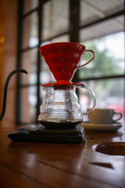 El yapımı kahve yapmak için V60 filtresiName