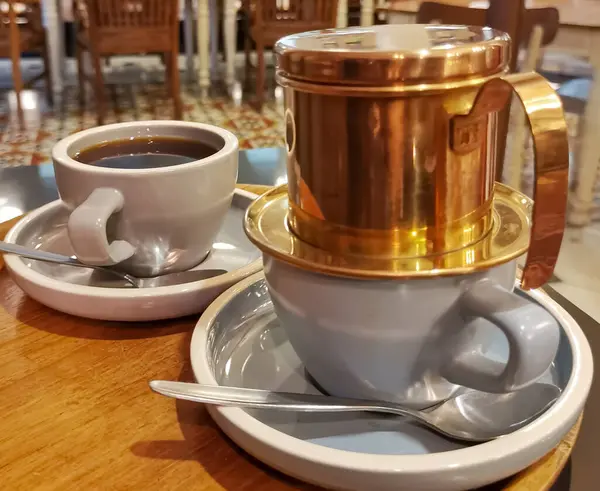 Vietnam damlatma kılavuzu masaya kahve demle
