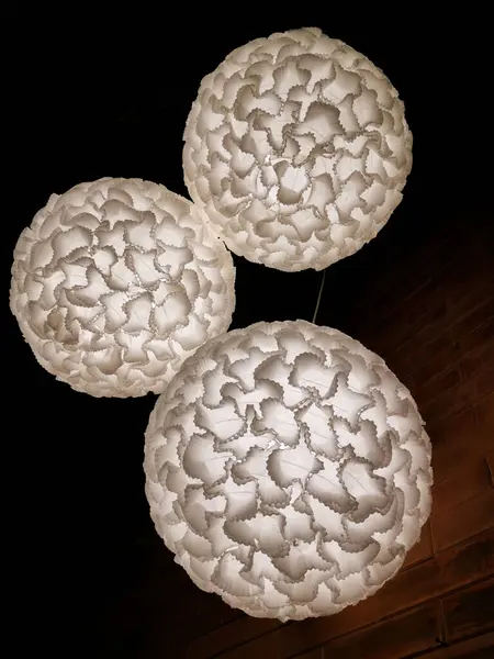 Beyaz 3D desenli top asılı lamba