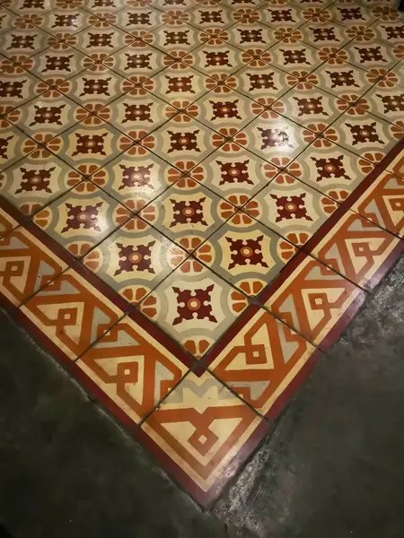 Kaliteli kiremitsiz desenlerin sınırı