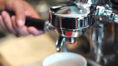 Kahve makinası kafede.