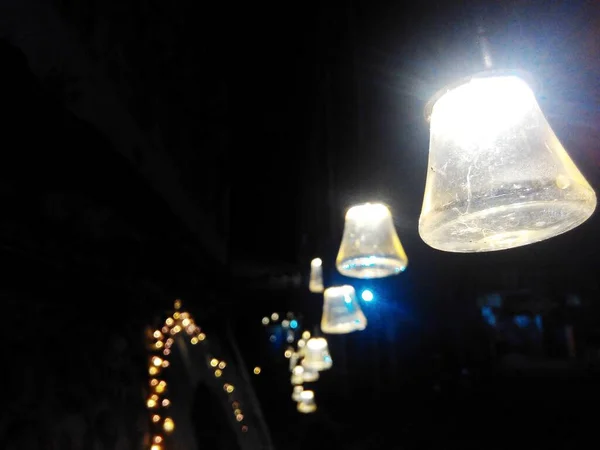 Reihe Von Dekorativen Lichtern Der Nacht — Stockfoto