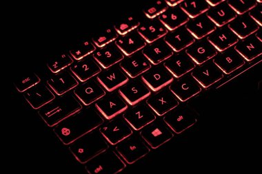 ASUS dizüstü bilgisayar için arka plan klavye (kırmızı renk) ayrıntıları.