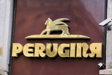 Napoli 'deki bir şubenin önünde bulunan tarihi İtalyan çikolata dükkanı Perugina markasıyla anlaşma imzalayın..