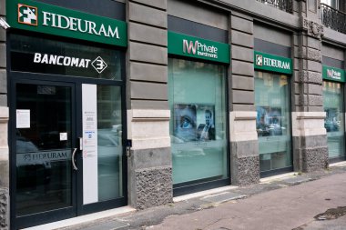 Intesa Sanpaolo Özel Bankacılık S.P.A olarak da bilinen Fideuram Spa 'nın bir şubesinin dışında. İtalyan bankacılık kurumu, Intesa Sanpaolo Spa 'nın bir yan kuruluşudur.