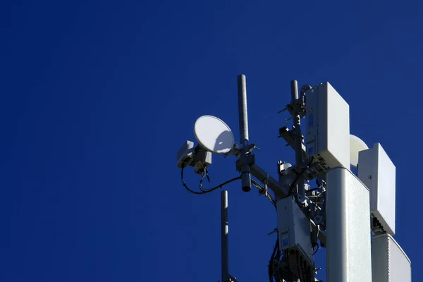 stock image Antenna for the transmission of the internet signal in the city. Telecommunication equipment.