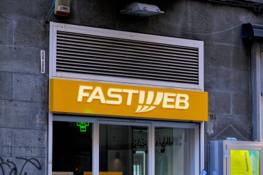 İtalya 'da sabit ve mobil ağ telekomünikasyon sektöründe çalışan hızlı bir web satış noktasının işareti.