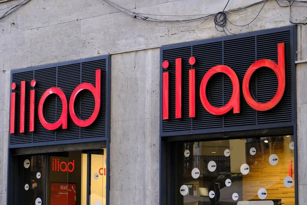 Iliad Shop Французький Телефонний Оператор Базується Італії Під Назвою Iliad — стокове фото