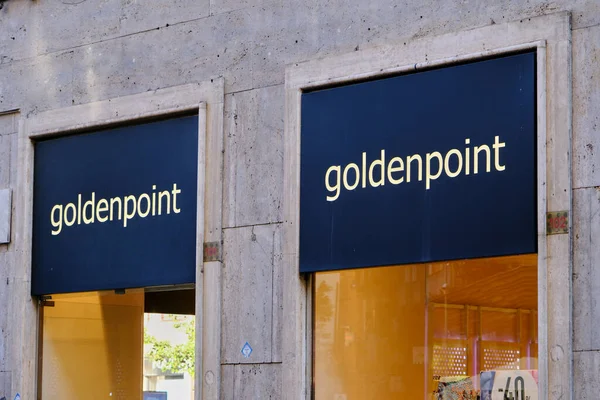 Goldenpoint Üzlet Jól Ismert Márkájú Olasz Női Ruházat — Stock Fotó