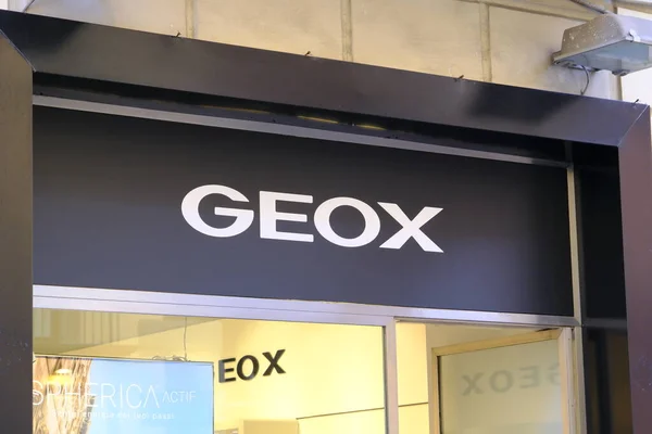 Geox Logó Jól Ismert Made Italy Márkájú Kiváló Minőségű Cipők — Stock Fotó