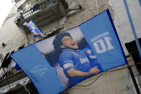 Banderas Con Fotos Diego Armando Maradona Exultante Exhibido Desde Balcón — Foto de Stock