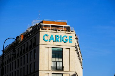 Roma 'daki Largo di Santa Susanna' daki şube binasına Banca Carige tabelası asılmış..