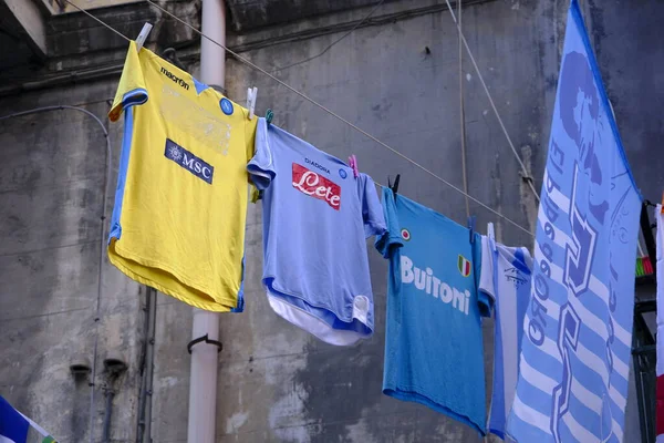 Algunas Camisas Ssc Napoli Colgando Fuera Los Balcones Las Calles — Foto de Stock