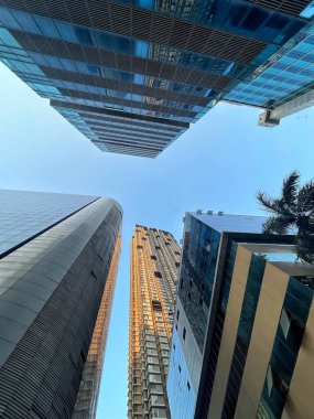 Şehirdeki modern ofis binası