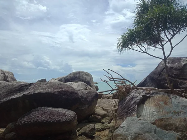 Kamienie Granitowe Czysta Woda Morska Plaży Turun Aban Bangka Island — Zdjęcie stockowe