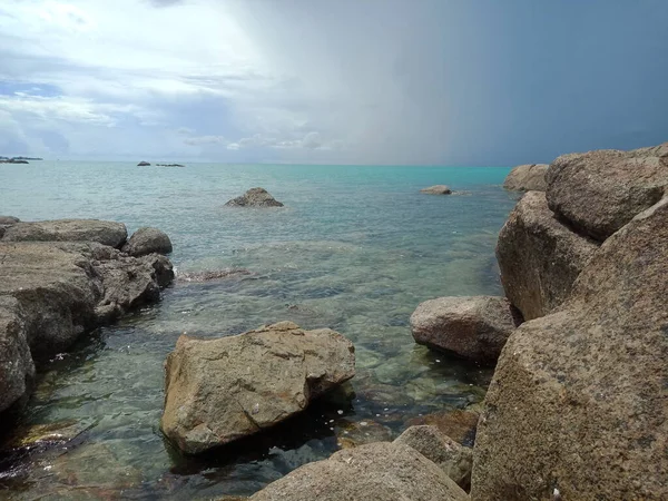 Granite Stones Clear Sea Water Turun Aban Beach Bangka Island — 스톡 사진