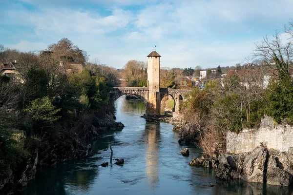 Río Adour Ciudad Orthez Con Puente Con Una Torre Centro — Foto de Stock